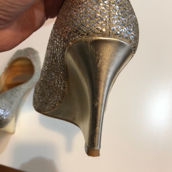 Badgley Mischka sequin wedge shoes - Picture 6 of 6